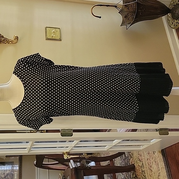 Michael Michael Kors black white polka dot cap sleeve dress pleated hem M EUC… - Picture 1 of 7
